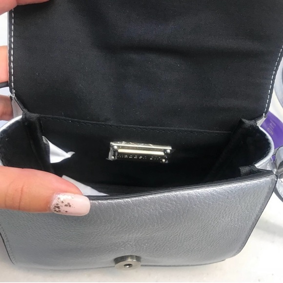 Metallic Zipper Crossbody - Picture 4 of 6